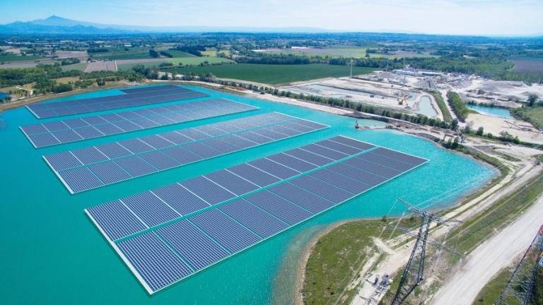 Khám phá nhà máy điện mặt trời nổi lớn nhất Châu Âu