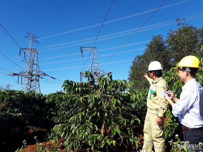 Dự kiến nhập khẩu điện khoảng 8.000 MW từ Lào