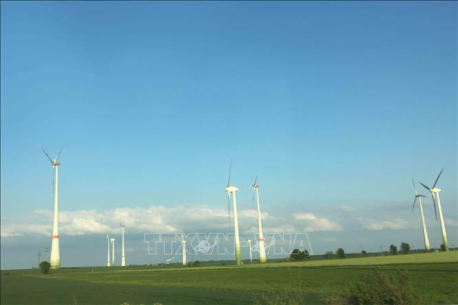 EU nhất trí giảm tiêu thụ năng lượng và thúc đẩy năng lượng tái tạo