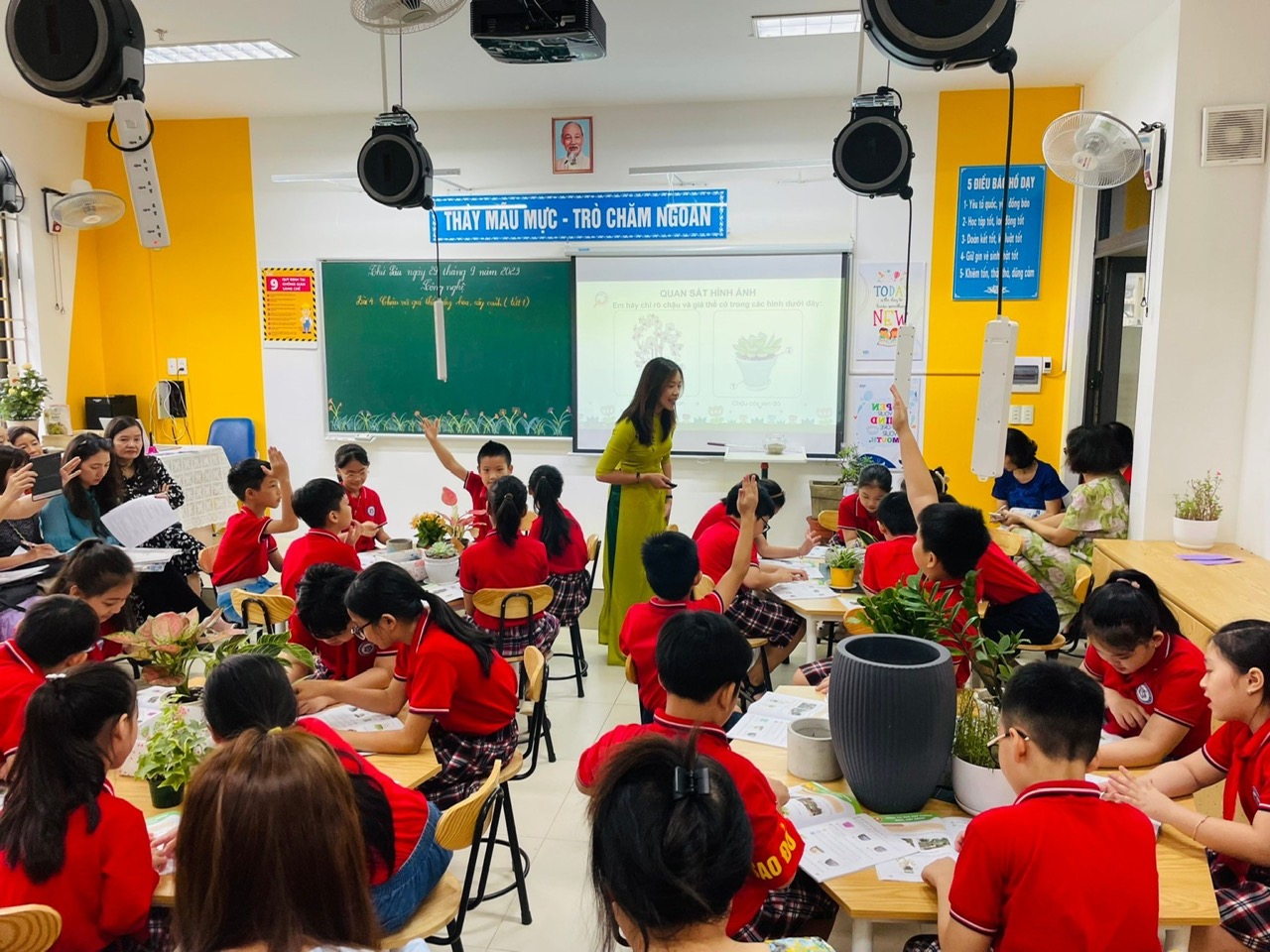 Quận Ba Đình (Hà Nội): Học sinh lớp 4 được trải nghiệm môn STEM từ năm học 2023-2024