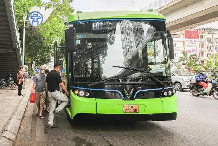 Xe buýt Hà Nội ngày càng hút khách
