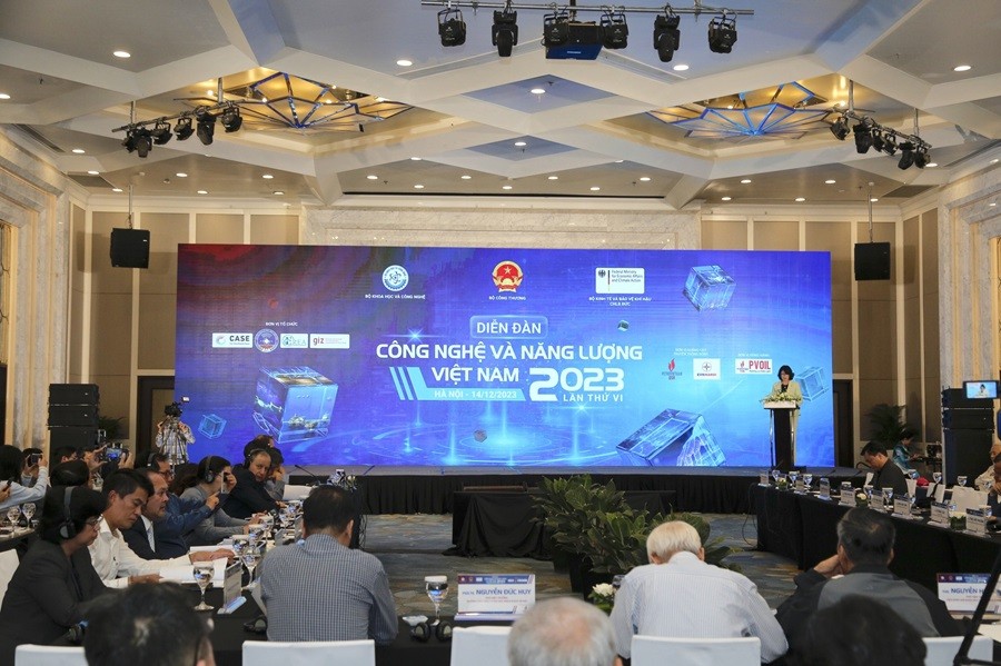 Thúc đẩy giải pháp công nghệ phục vụ phát triển bền vững điện mặt trời và điện gió tại Việt Nam