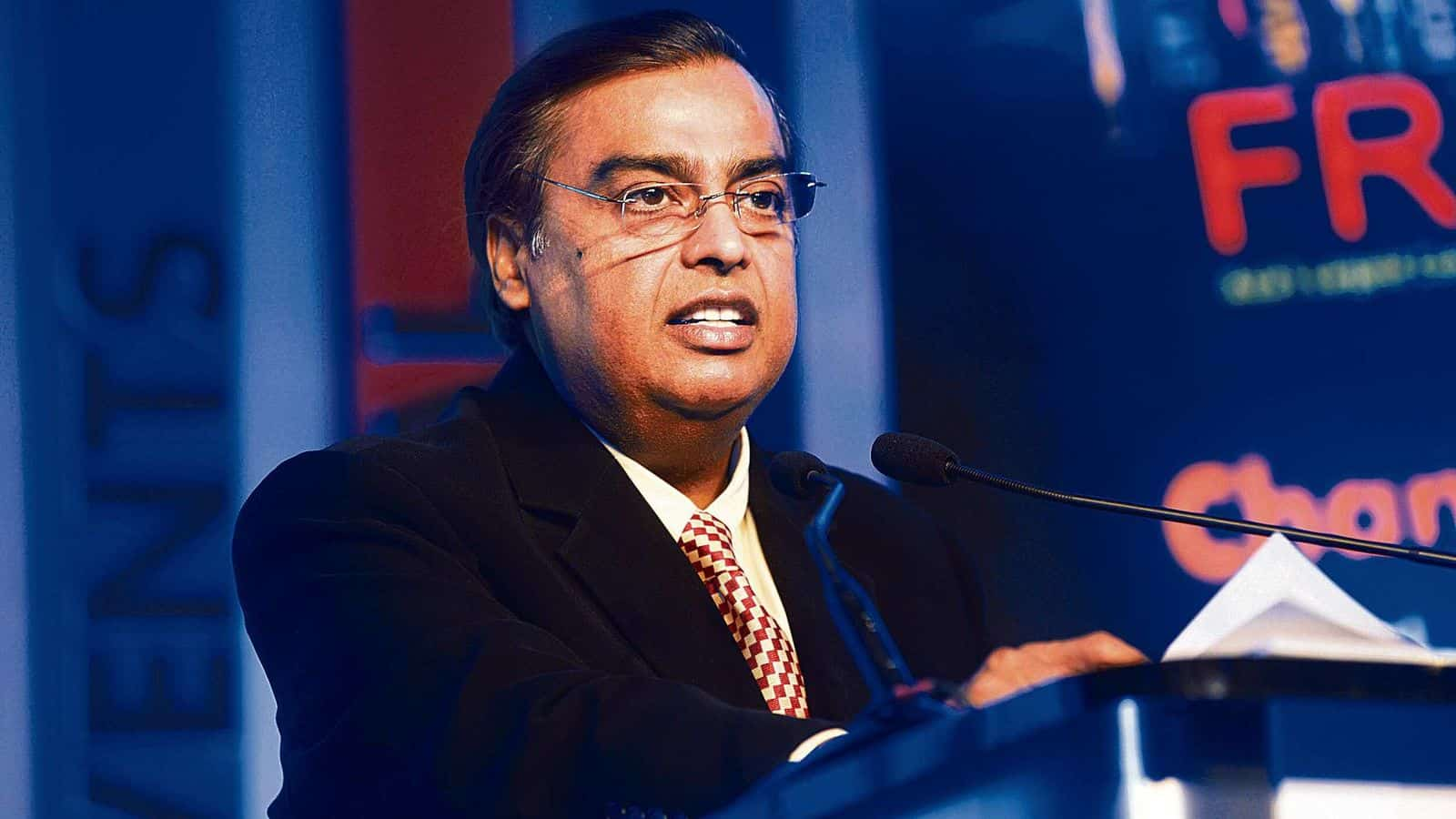 Tỷ phú Mukesh Ambani chi mạnh tay cho các dự án năng lượng xanh