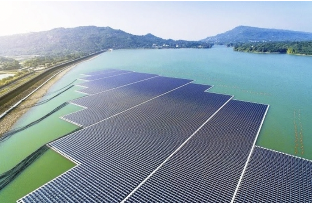 Nghệ An:  Chấp thuận đầu xây dựng 2 nhà máy điện mặt trời khổng lồ trên mặt nước.