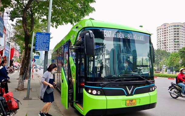 Lộ trình chuyển đổi xe buýt chạy năng lượng xanh vướng nhiều cơ chế