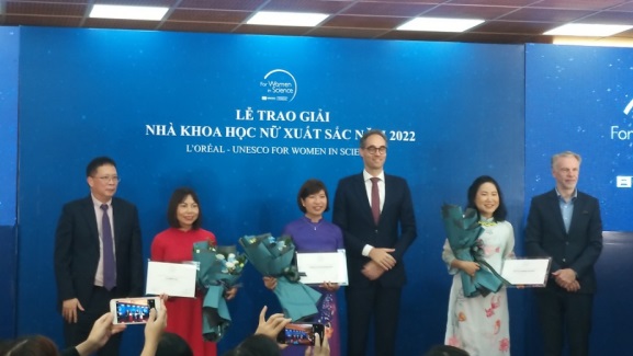Trao giải thưởng và vinh danh 4 nhà khoa học nữ xuất sắc năm 2022