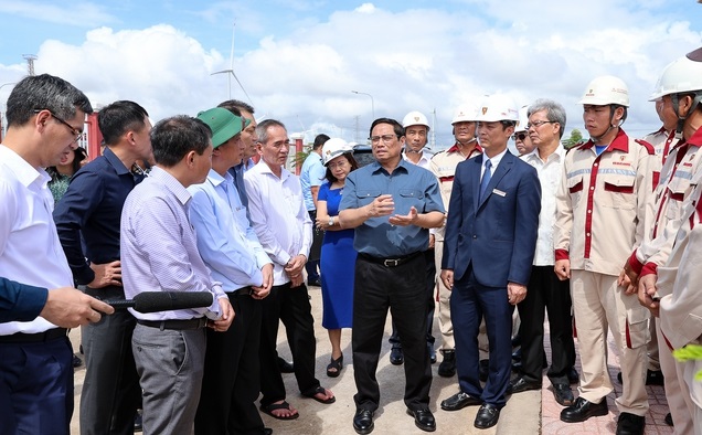 Thủ tướng: Cần tính toán, đàm phán lại giá điện gió, điện mặt trời