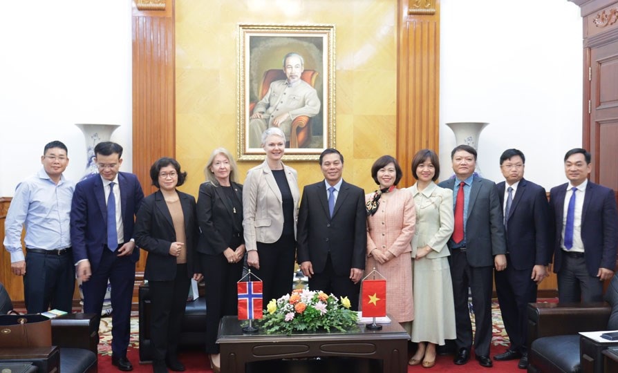 Tránh hóa đơn năng lượng tăng vọt, Anh tuyên bố sử dụng hoàn toàn năng lượng sạch sau 2 thập kỷ nữa