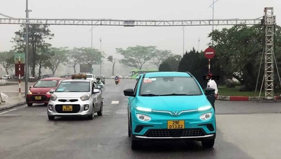 Xe điện tham gia thị trường vận tải taxi: Sớm xây dựng hệ thống trạm sạc điện