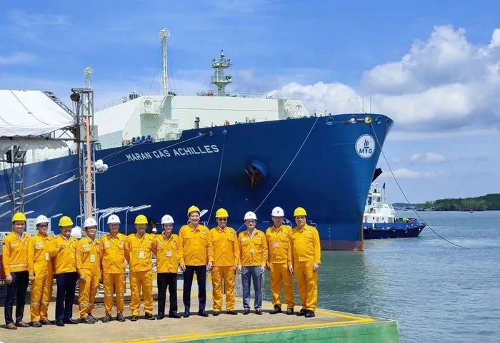 Chuyến tàu nhập khẩu LNG đầu tiên đã cập bến Thị Vải sáng ngày 10-7-2023