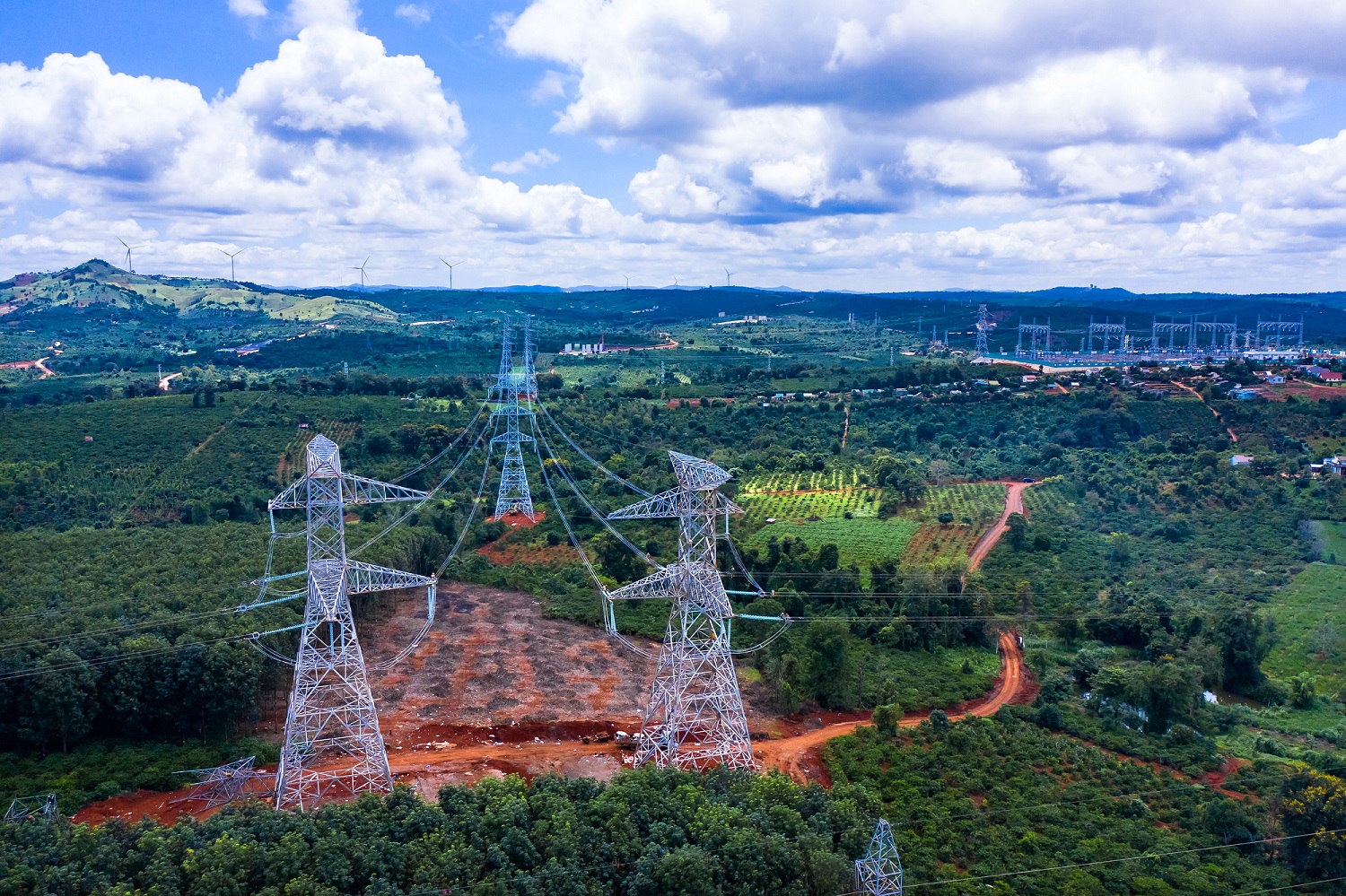 Đắk Lắk: Đóng điện thành công đường dây 500kV Nhà máy điện gió Ea Nam