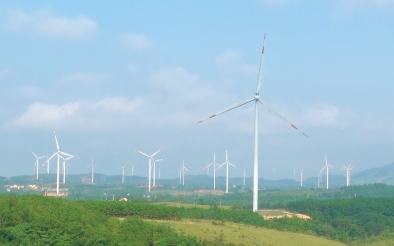 Những cánh đồng điện gió trên miền đất khó