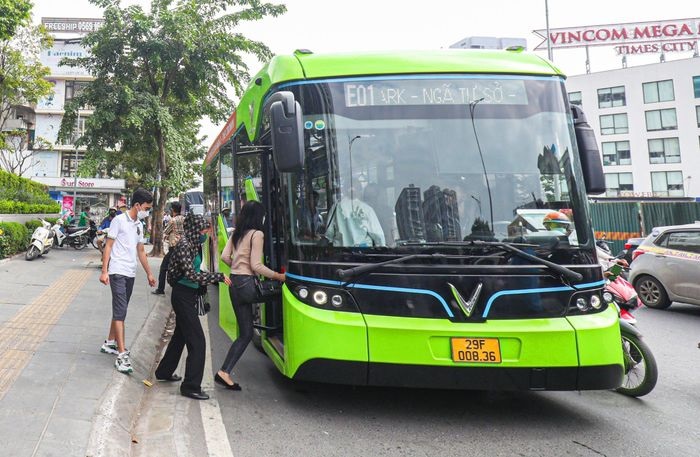 'Xanh hóa' xe buýt: Cần cơ chế đột phá